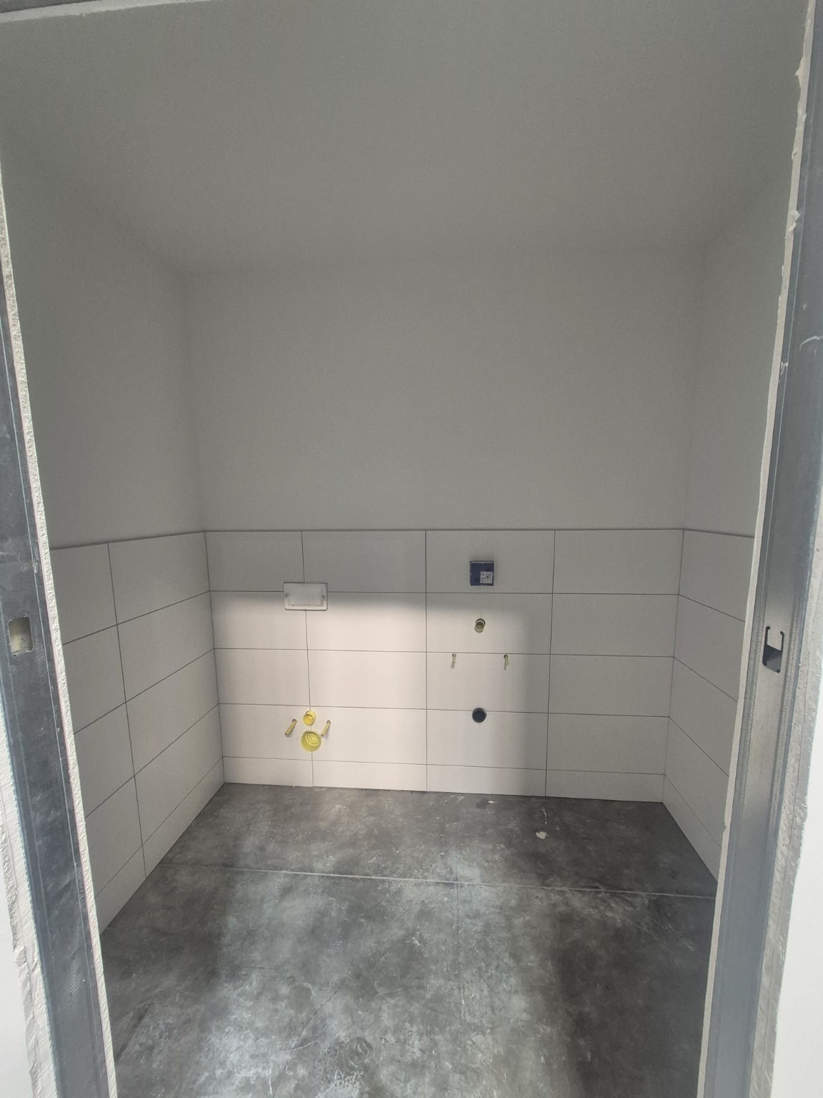 Innenansicht eines Sanitärraums im Hallenprojekt
